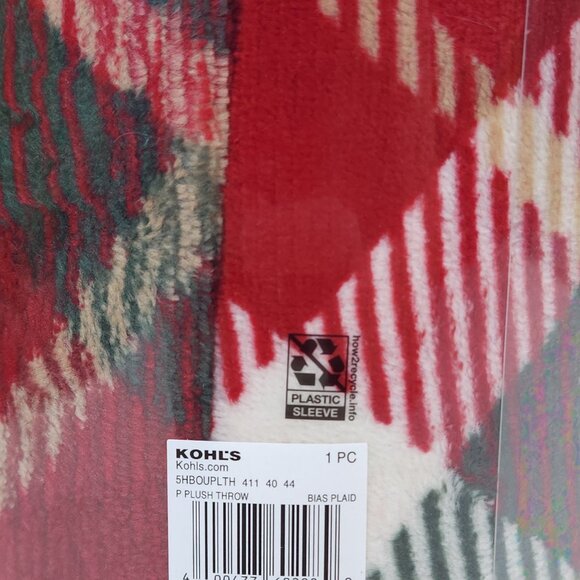 The Big One Oversized Plaid Plush Throw Blanket 5 x 6 Polyester Red Holiday - Picture 8 of 10